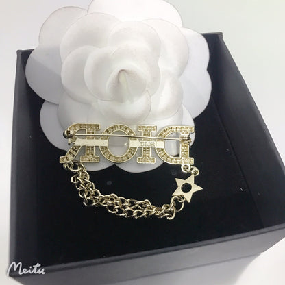 Luxury D dangle Gold Brooch pin