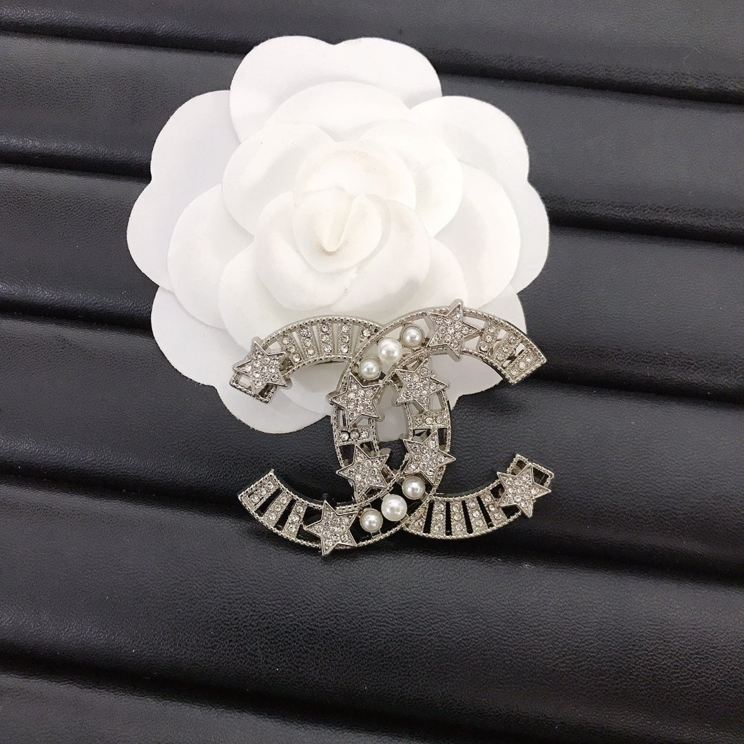 Luxury C.C detail Brooch pin