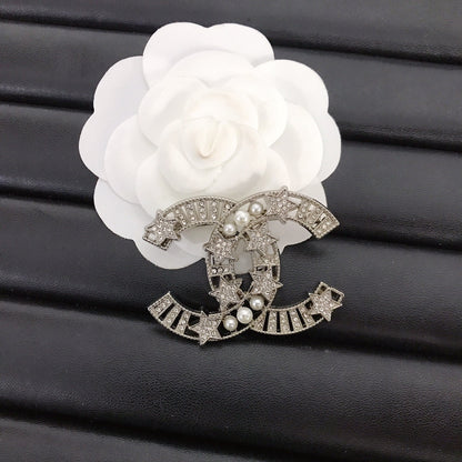 Luxury C.C detail Brooch pin