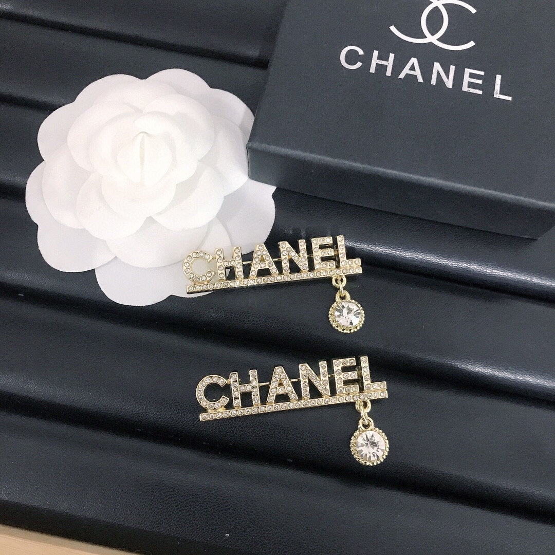 Luxury C.C Brooch pin