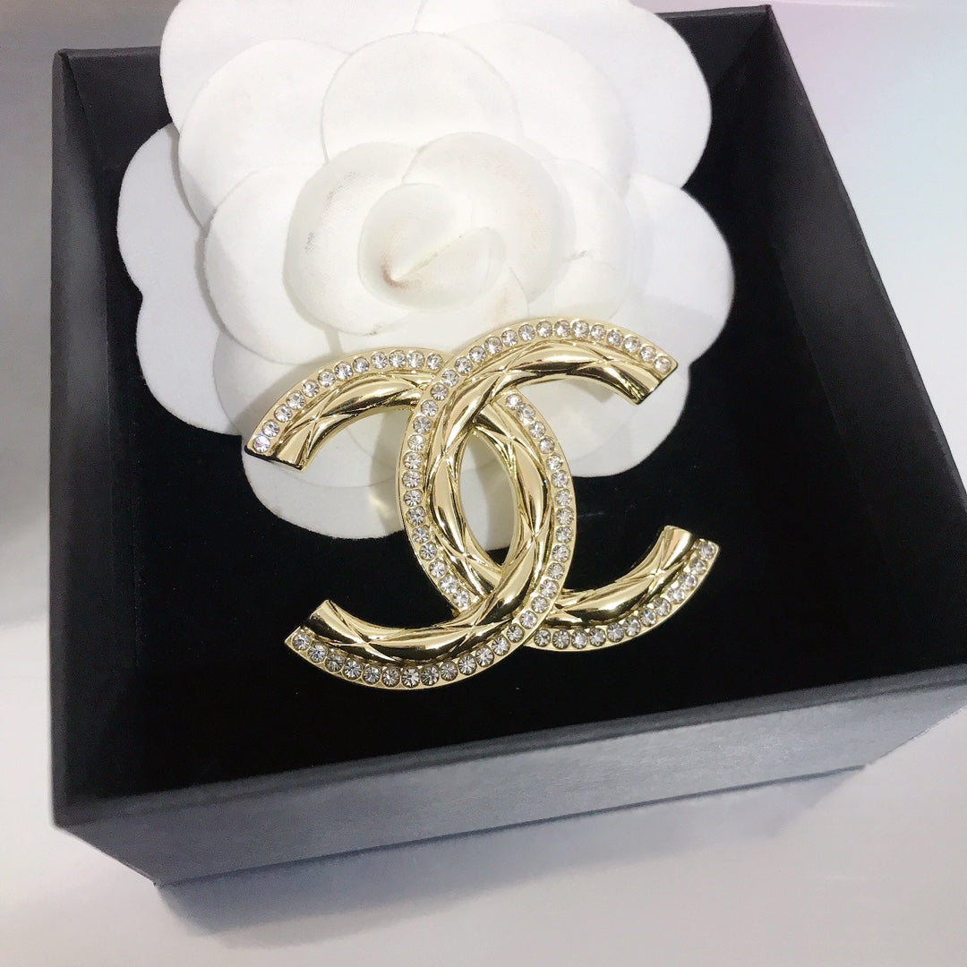 Luxury C.C Brooch pin