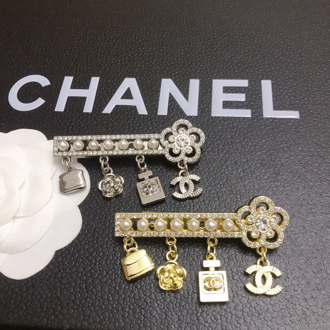 Luxury C.C Silver Key Brooch pin