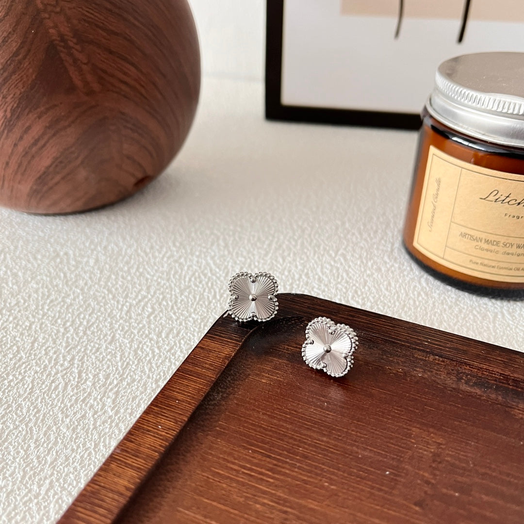 Titanium Steel Phantom Four-Leaf Clover Necklace
