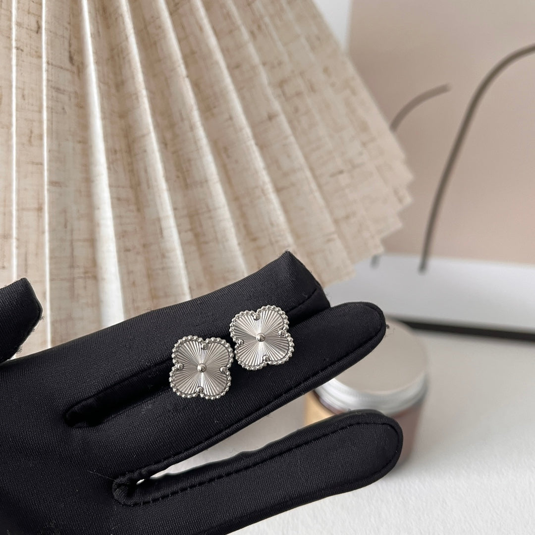 Titanium Steel Phantom Four-Leaf Clover Necklace