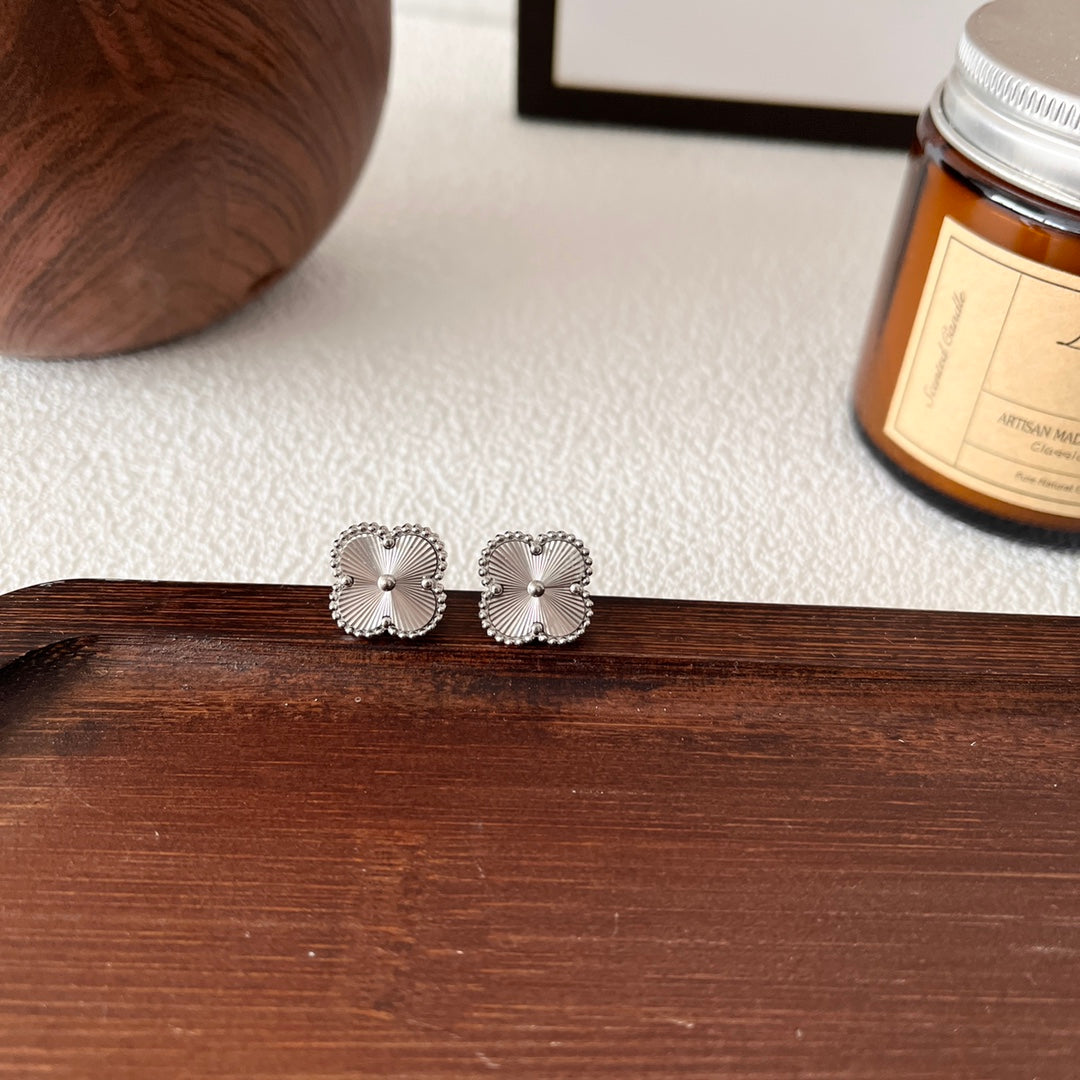Titanium Steel Phantom Four-Leaf Clover Necklace