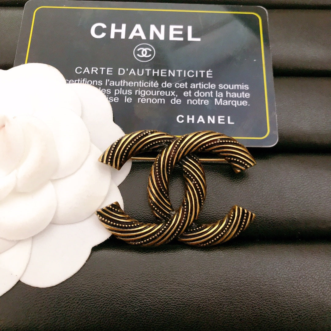 Luxury C.C antique Brooch pin