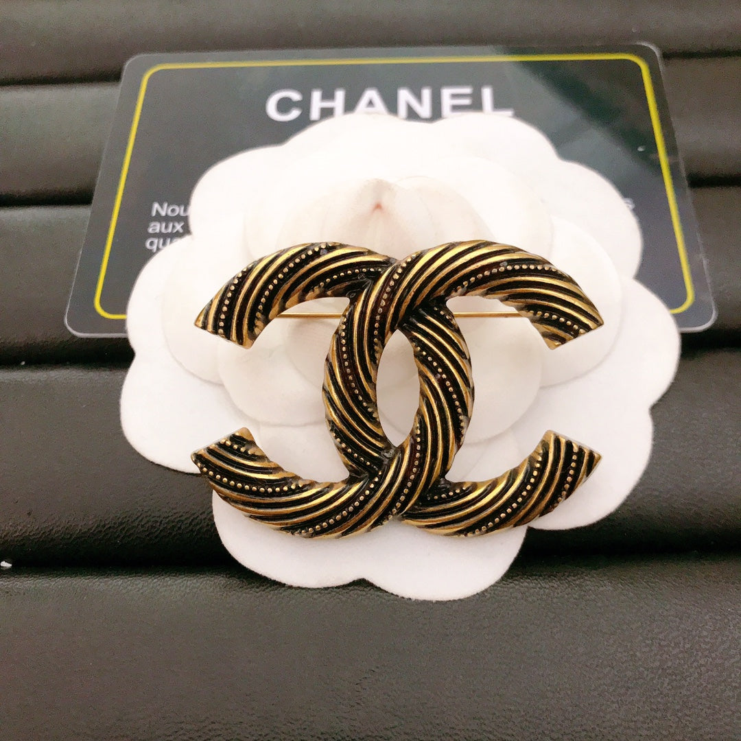 Luxury C.C antique Brooch pin