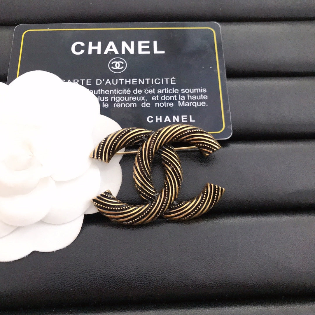 Luxury C.C antique Brooch pin