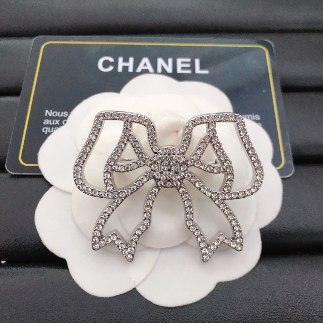 Luxury C.C Bow Brooch pin