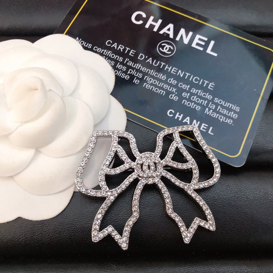 Luxury C.C Bow Brooch pin