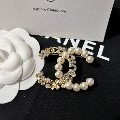 Luxury C.C Brooch pin