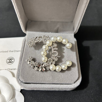 Luxury C.C Brooch pin