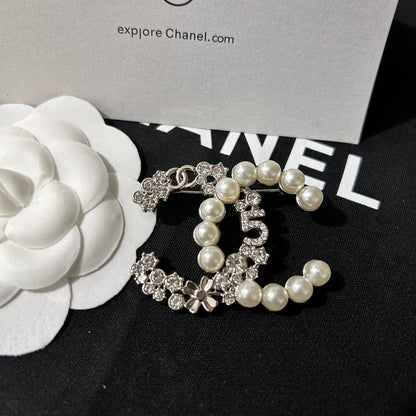 Luxury C.C Brooch pin