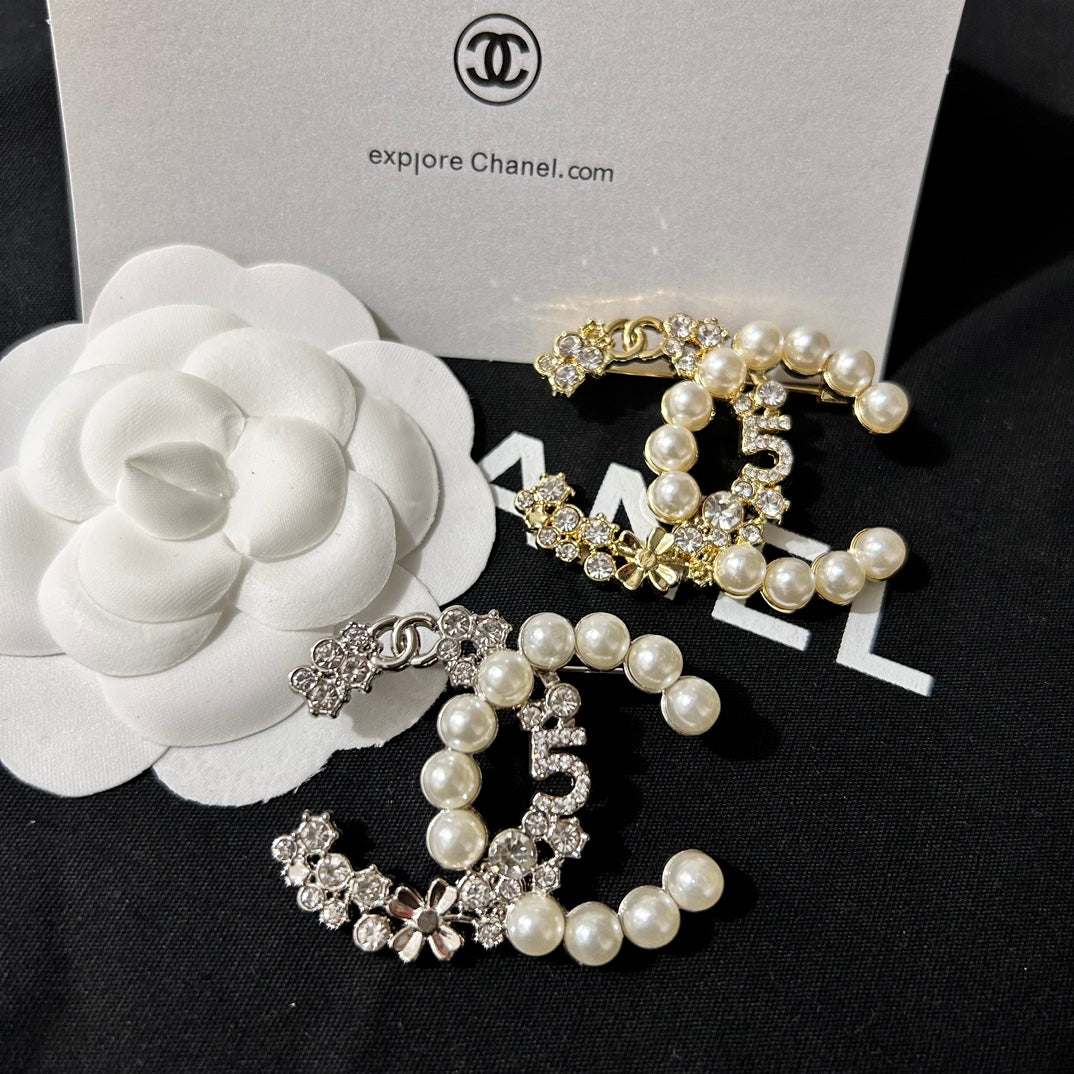 Luxury C.C Brooch pin