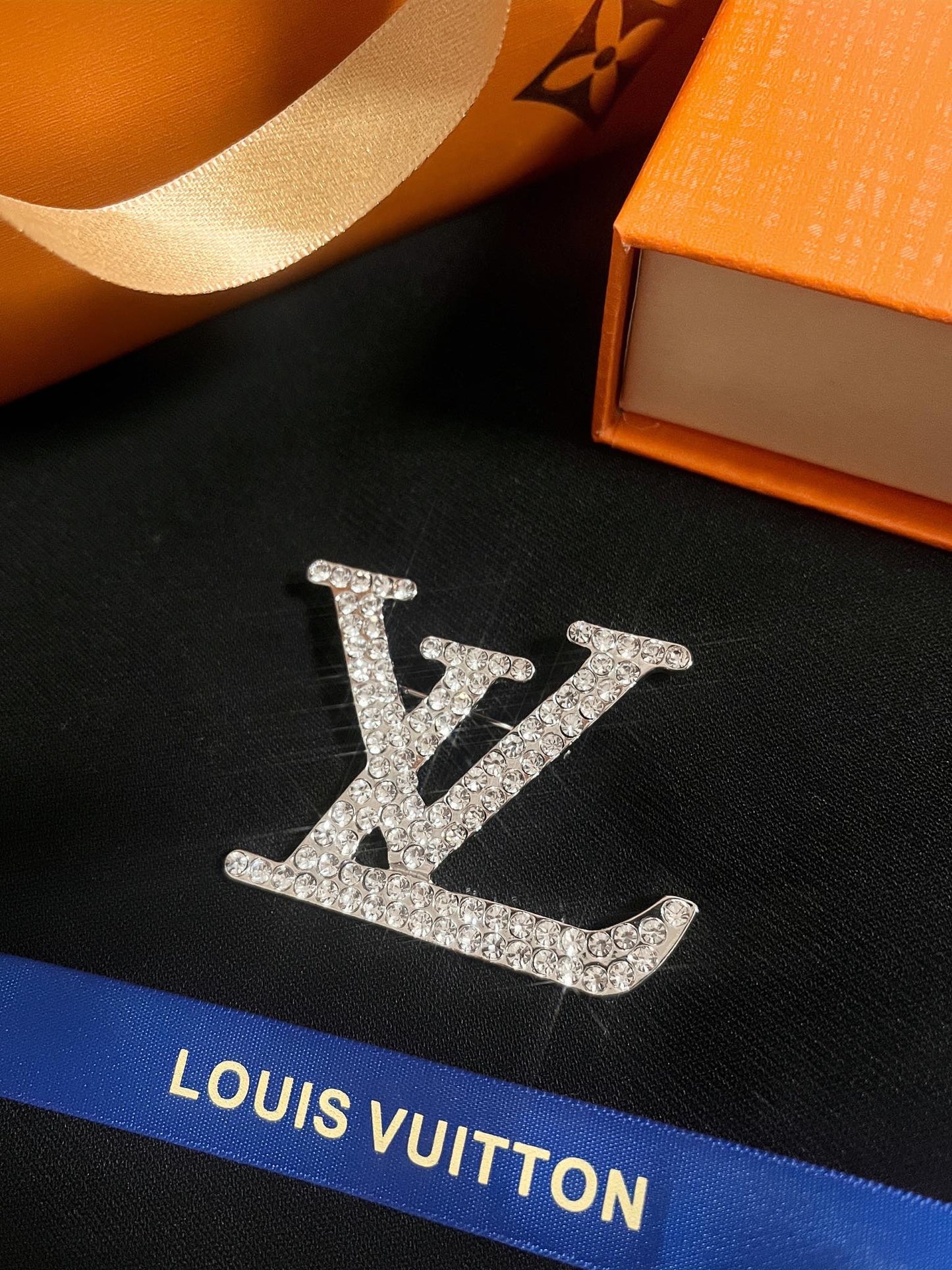 Luxury L.V Silver Brooch pin