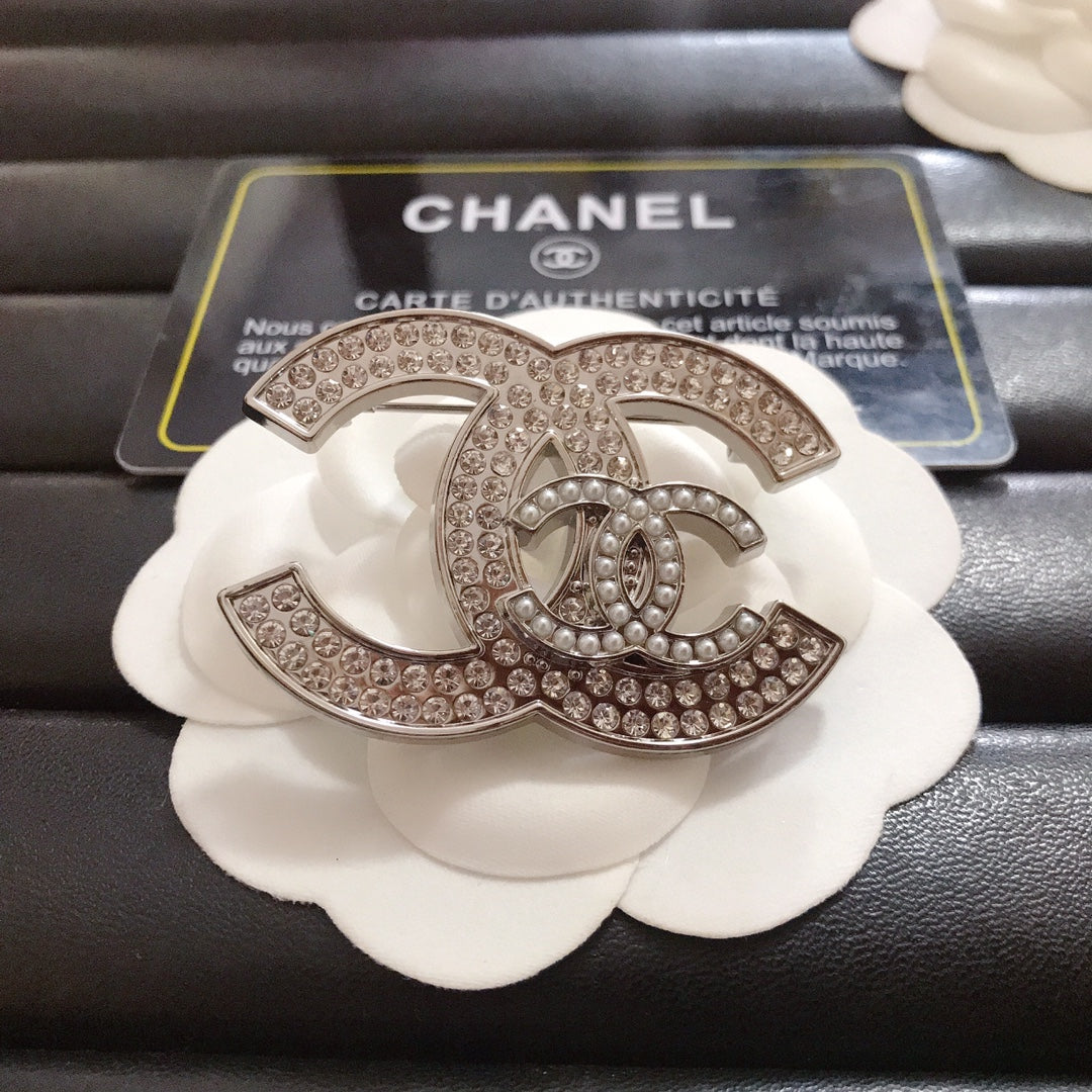 Luxury C.C Double logo Brooch pin -Silver