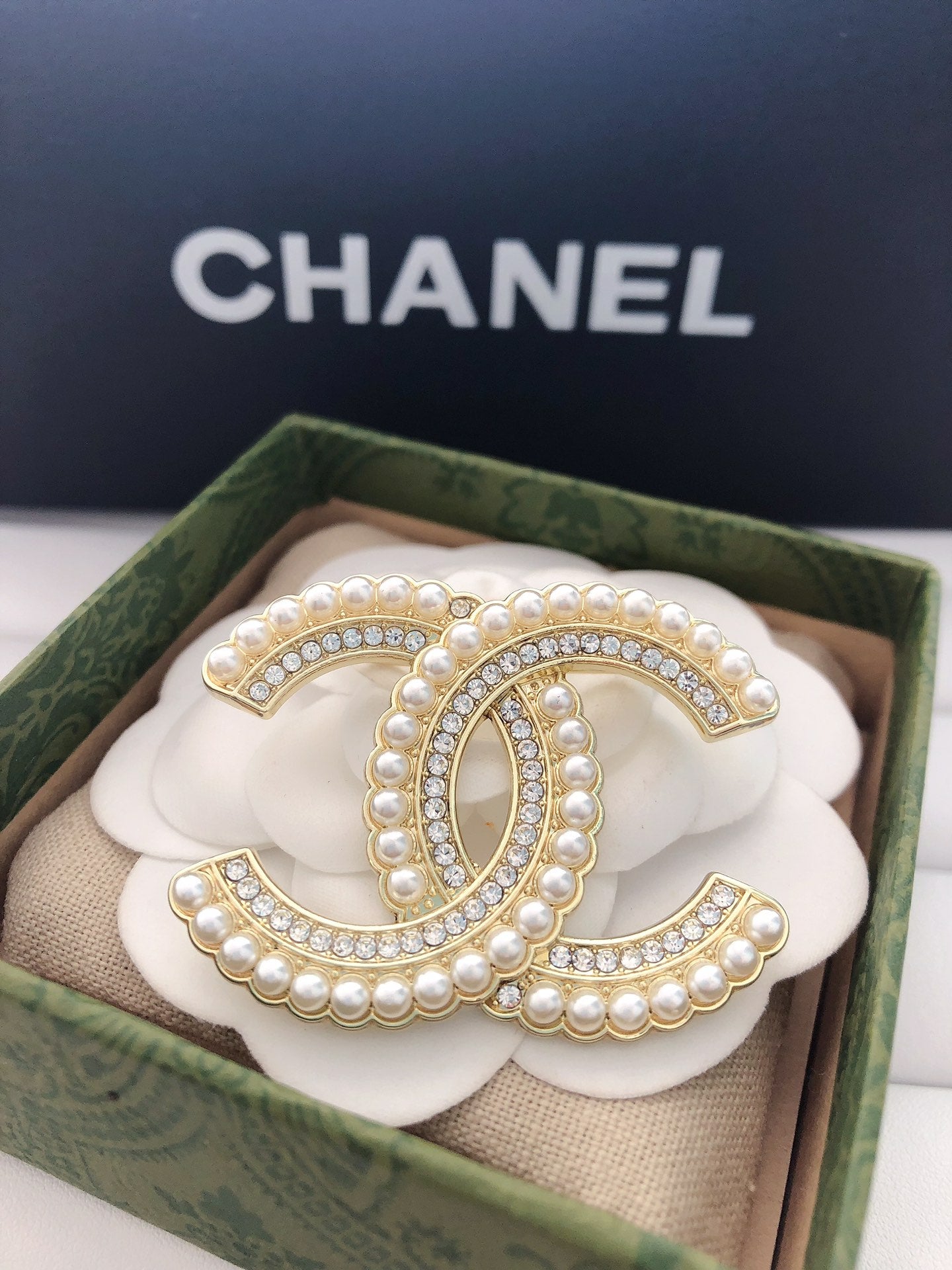 Luxury C.C Brooch pin