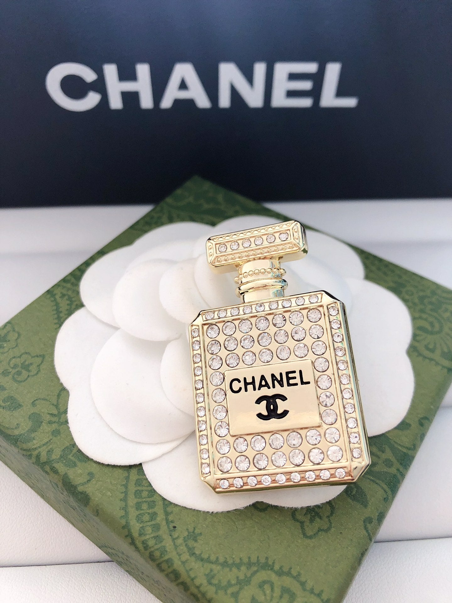 Luxury C.C Parfum bottle Brooch pin - Gold
