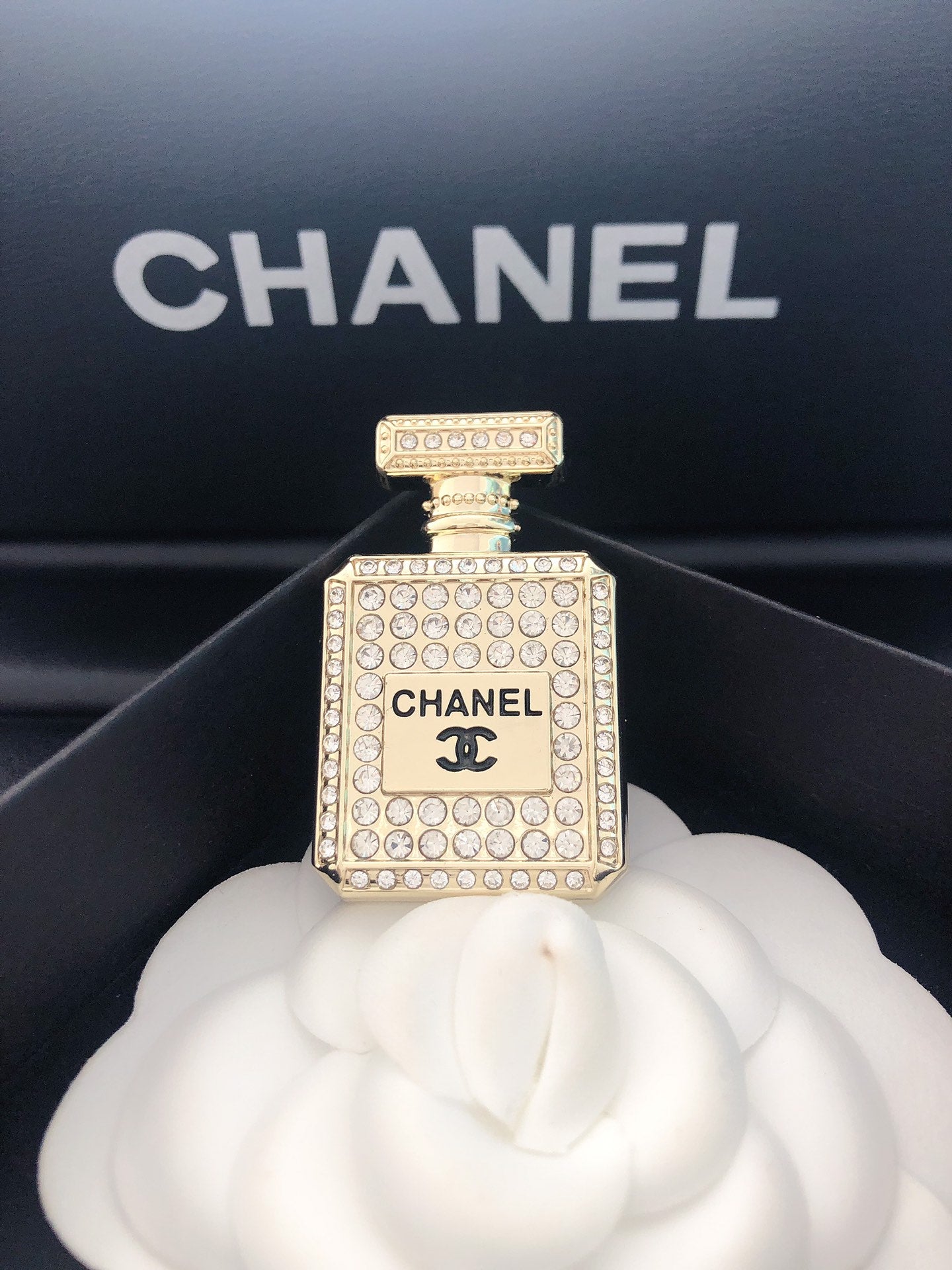 Luxury C.C Parfum bottle Brooch pin - Gold