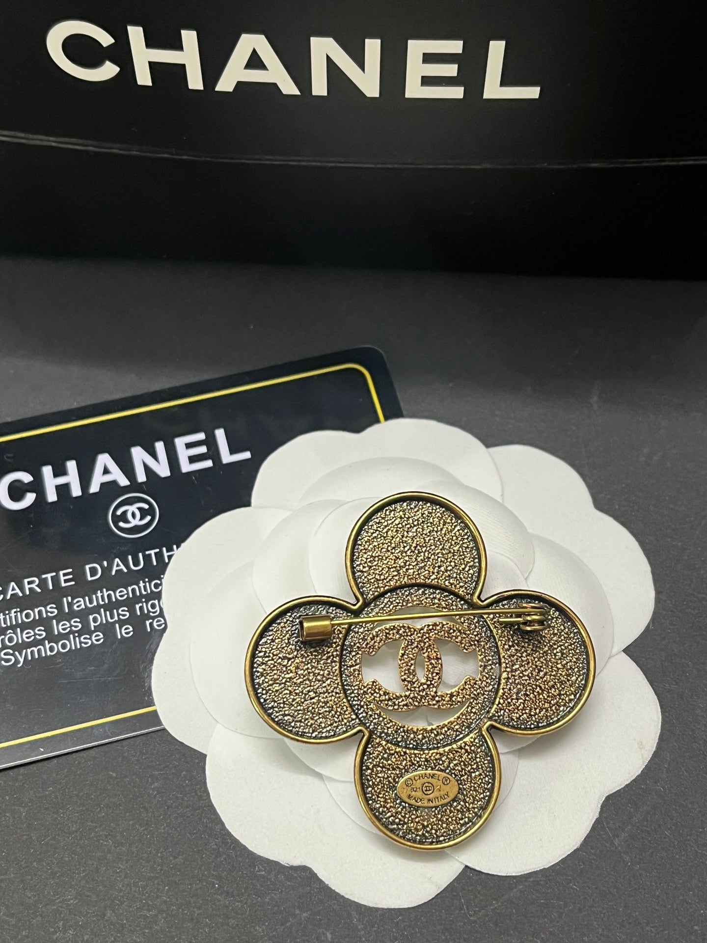 Luxury C.C Antique Brooch pin