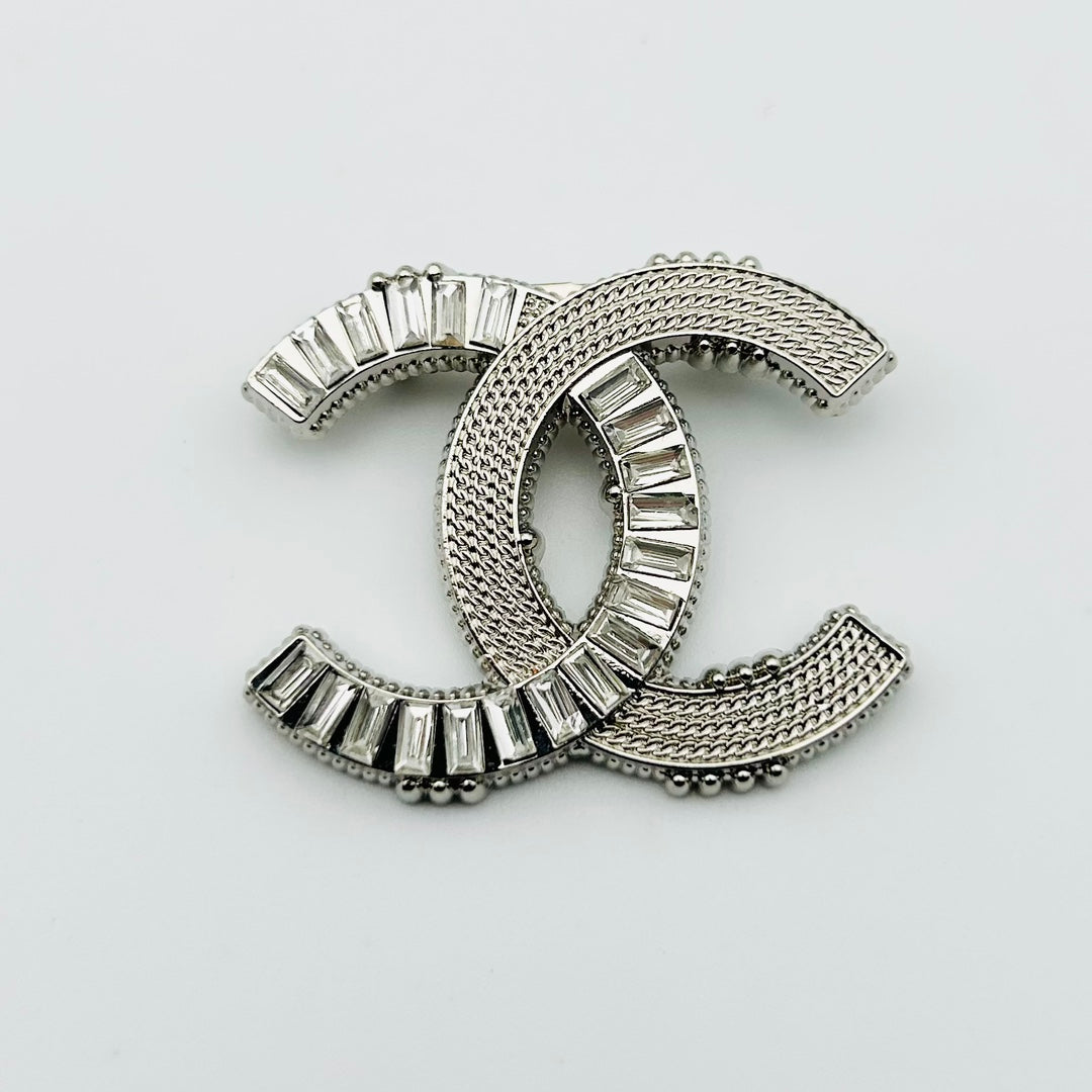 Luxury C.C Detail Brooch pin