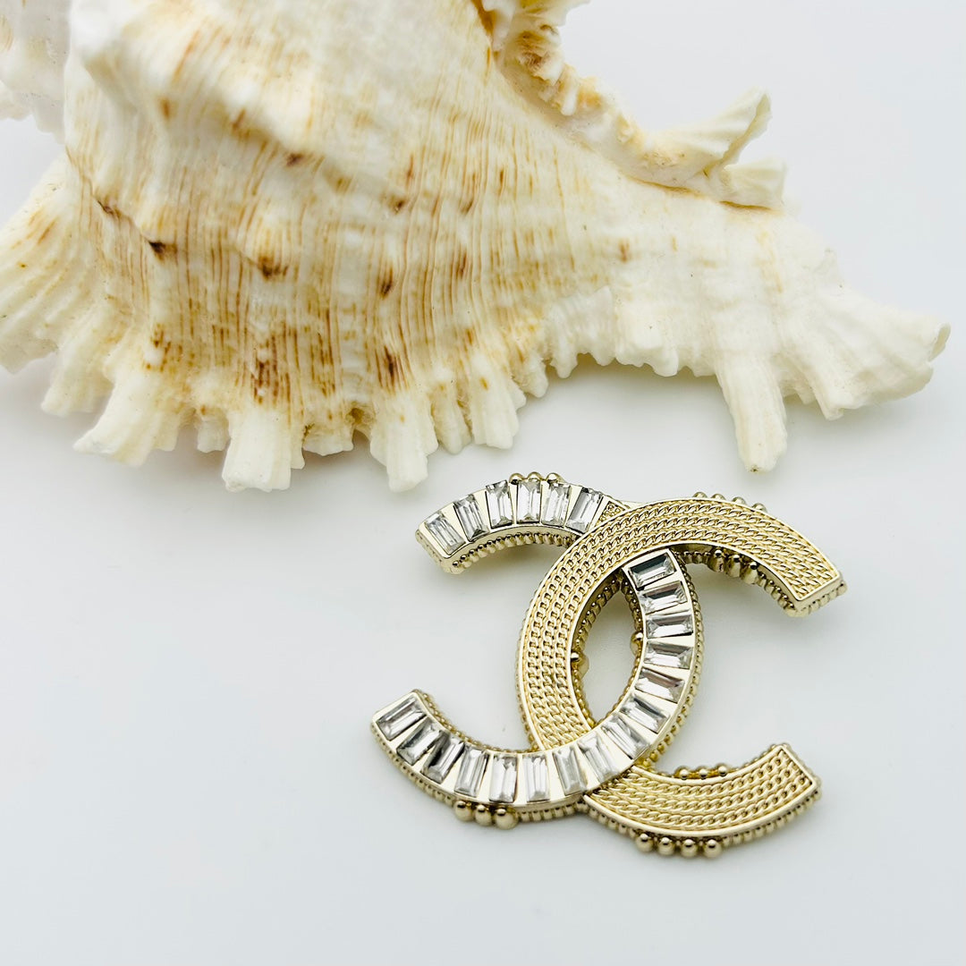 Luxury C.C Detail Brooch pin