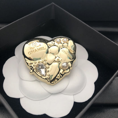 Luxury C.C Heart gem Brooch  pin - 3 colors)