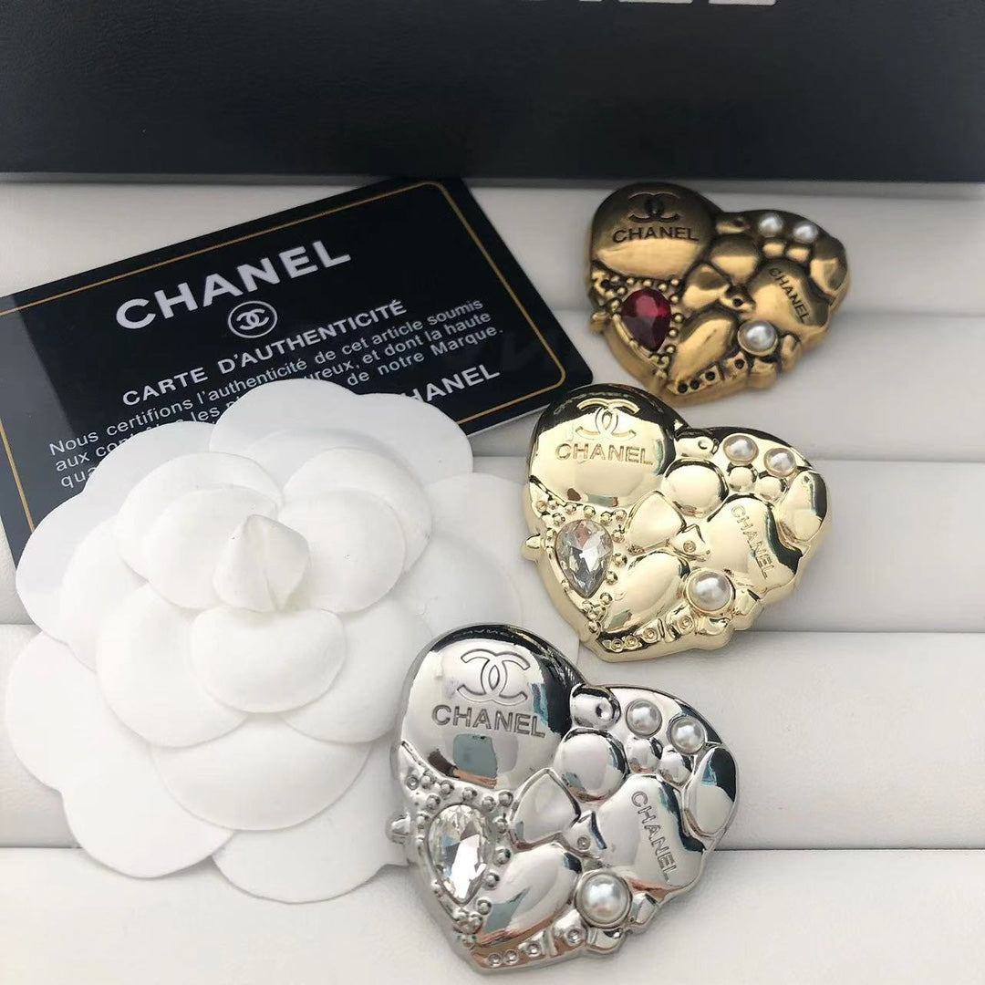 Luxury C.C Heart gem Brooch  pin - 3 colors)