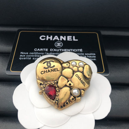 Luxury C.C Heart gem Brooch  pin - 3 colors)