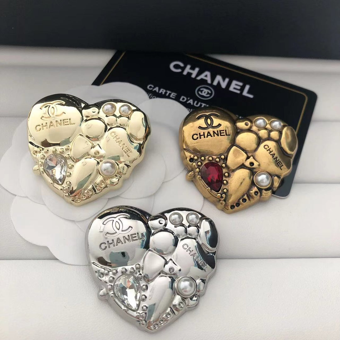 Luxury C.C Heart gem Brooch  pin - 3 colors)