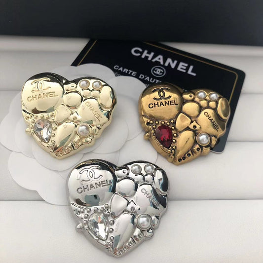 Luxury C.C Heart gem Brooch  pin - 3 colors)