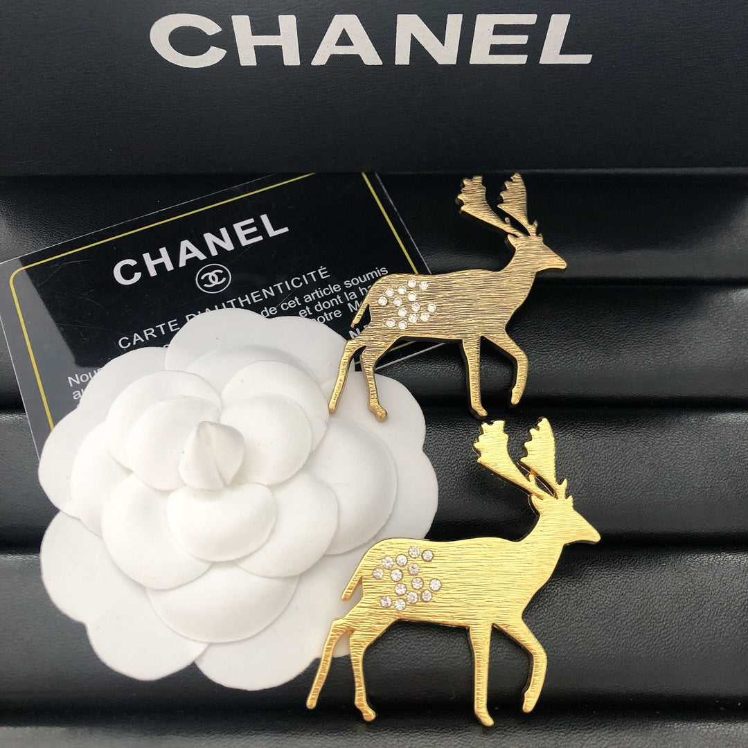 Luxury C.C Deer Brooch pin
