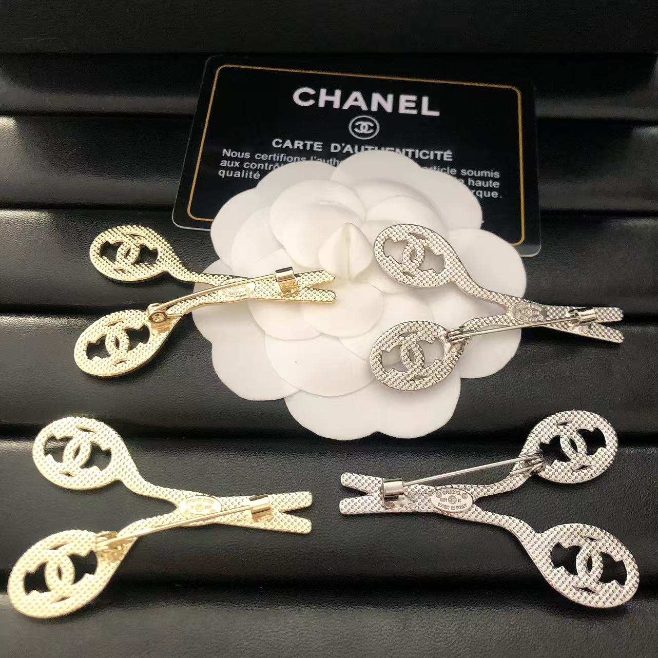 Luxury C.C Gold Scissors Brooch pin