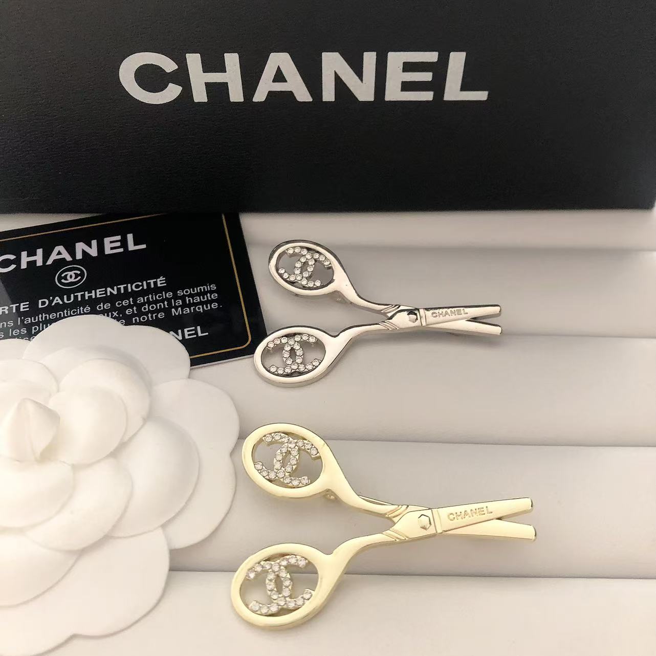 Luxury C.C Gold Scissors Brooch pin