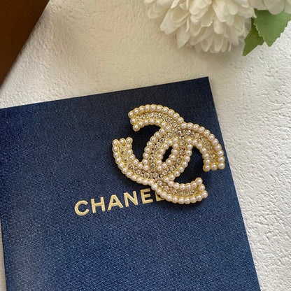 Luxury C.C Brooch pin