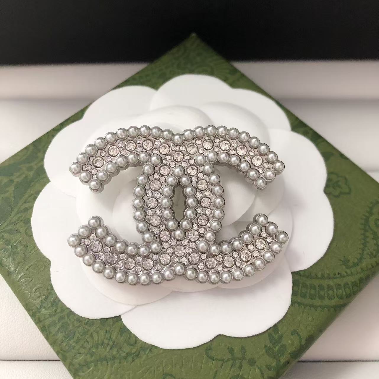 Luxury C.C Brooch pin