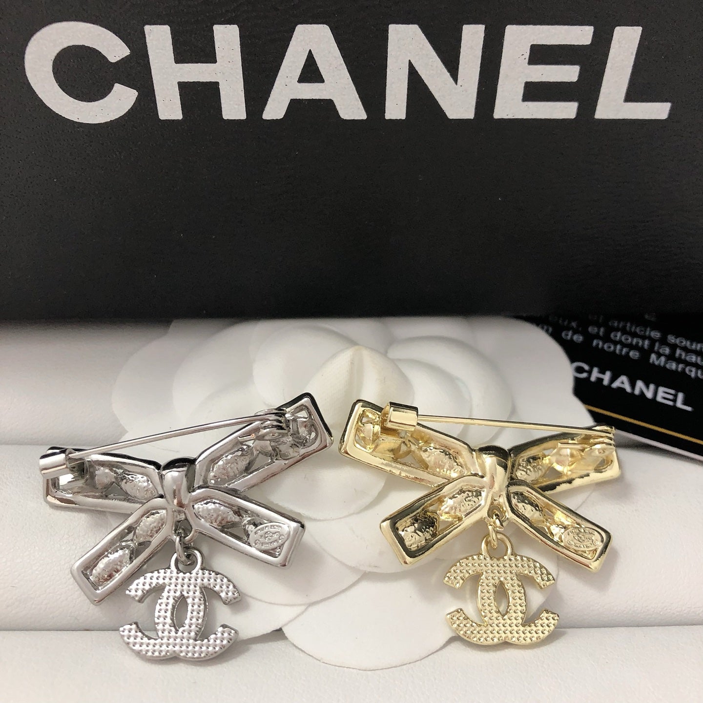 Luxury C.C Bow Brooch pin