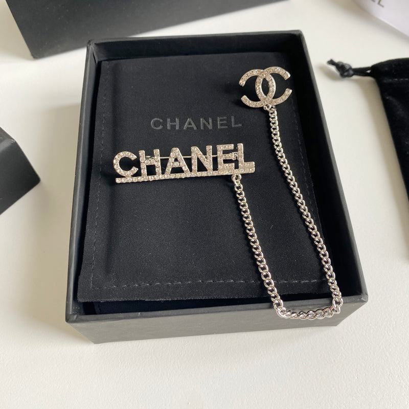 Luxury C.C Chain Brooch pin