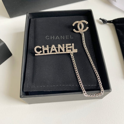 Luxury C.C Chain Brooch pin