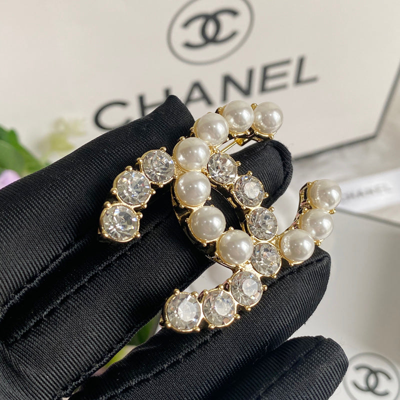 Luxury C.C Gold Brooch pin