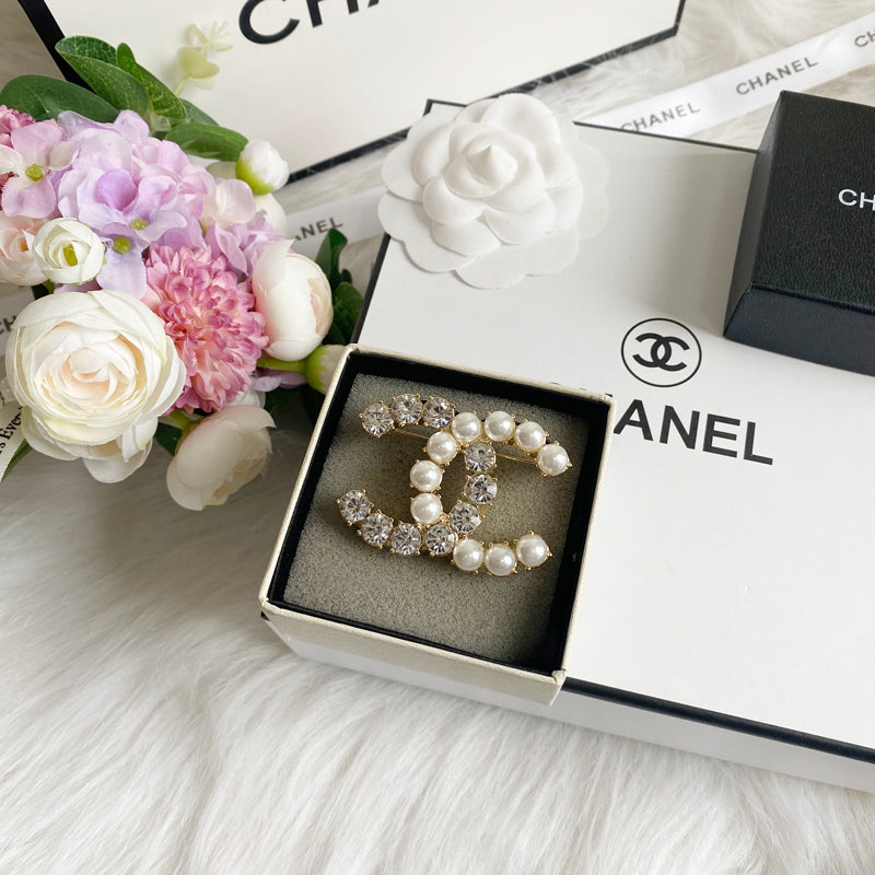 Luxury C.C Gold Brooch pin