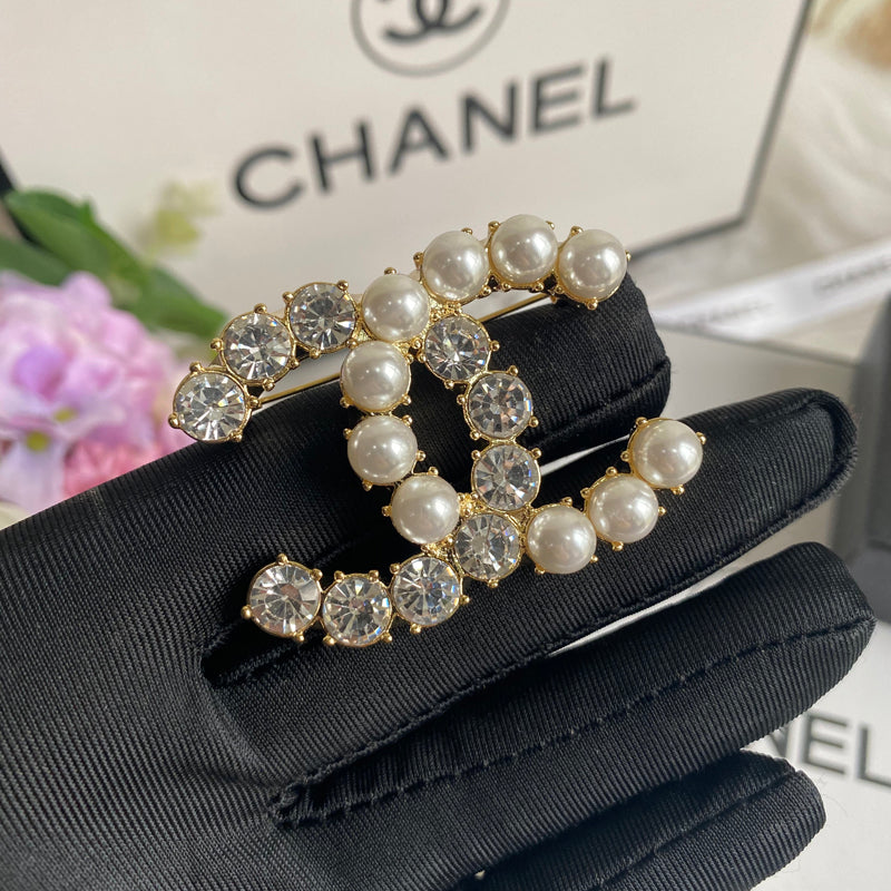 Luxury C.C Gold Brooch pin