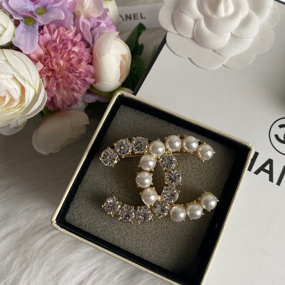Luxury C.C Pearl & zircon Brooch pin