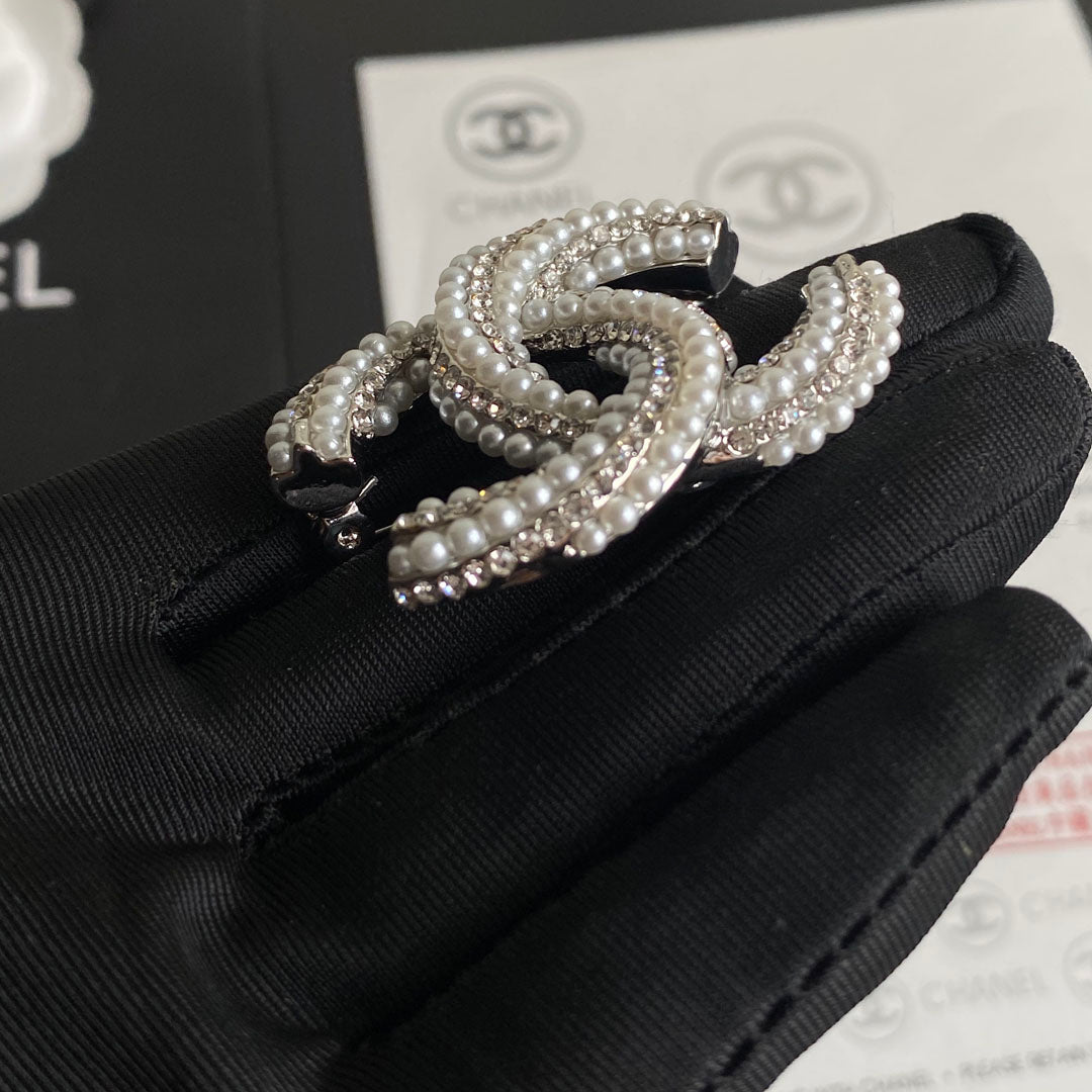 Luxury C.C Detailed Brooch pin